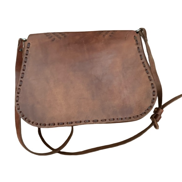 Elegant Brown Leather Shoulder Bag - Picture 4 of 4